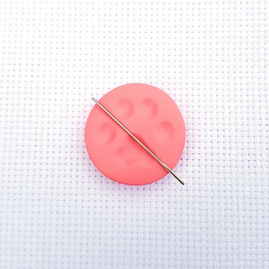 Pink cat paw print needle minder